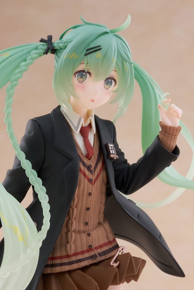 Figurine Hatsune Miku Fashion Preppy Ver. 18 cm par Taito, style preppy