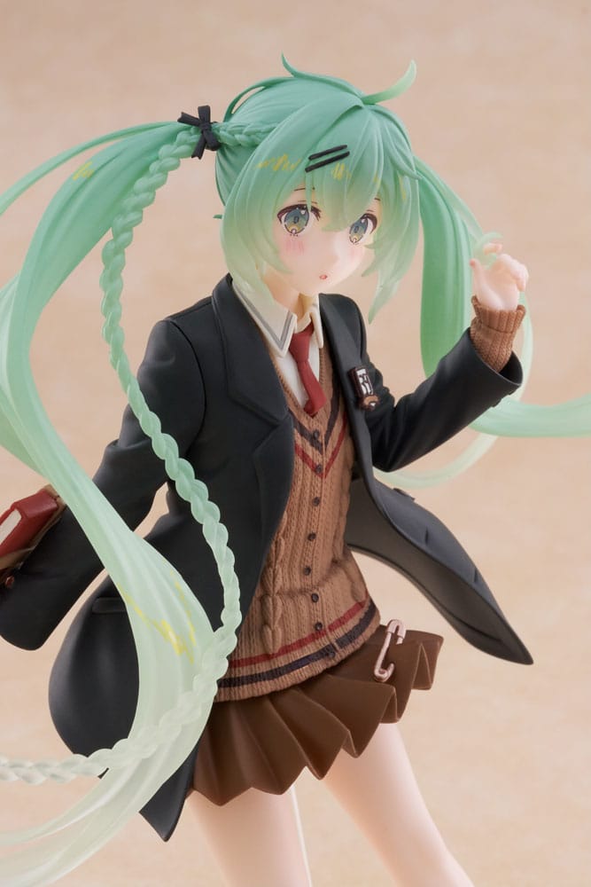 Figurine Hatsune Miku Fashion Preppy Ver. 18 cm par Taito, style preppy